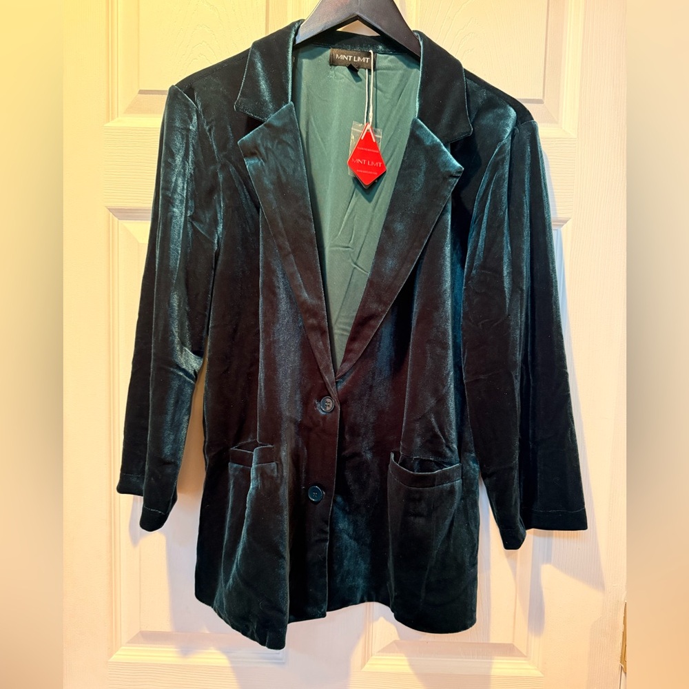 Elegant Velvet Blazer in Deep emerald Green